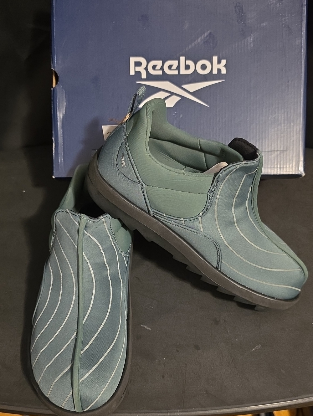 FOR SALE BRAND NEW REEBOK BEATNIK MOC UNISEX SIZE 10 MENS/ 11.5 WOMENS.